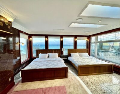 Beautiful Lakeview Cottage.